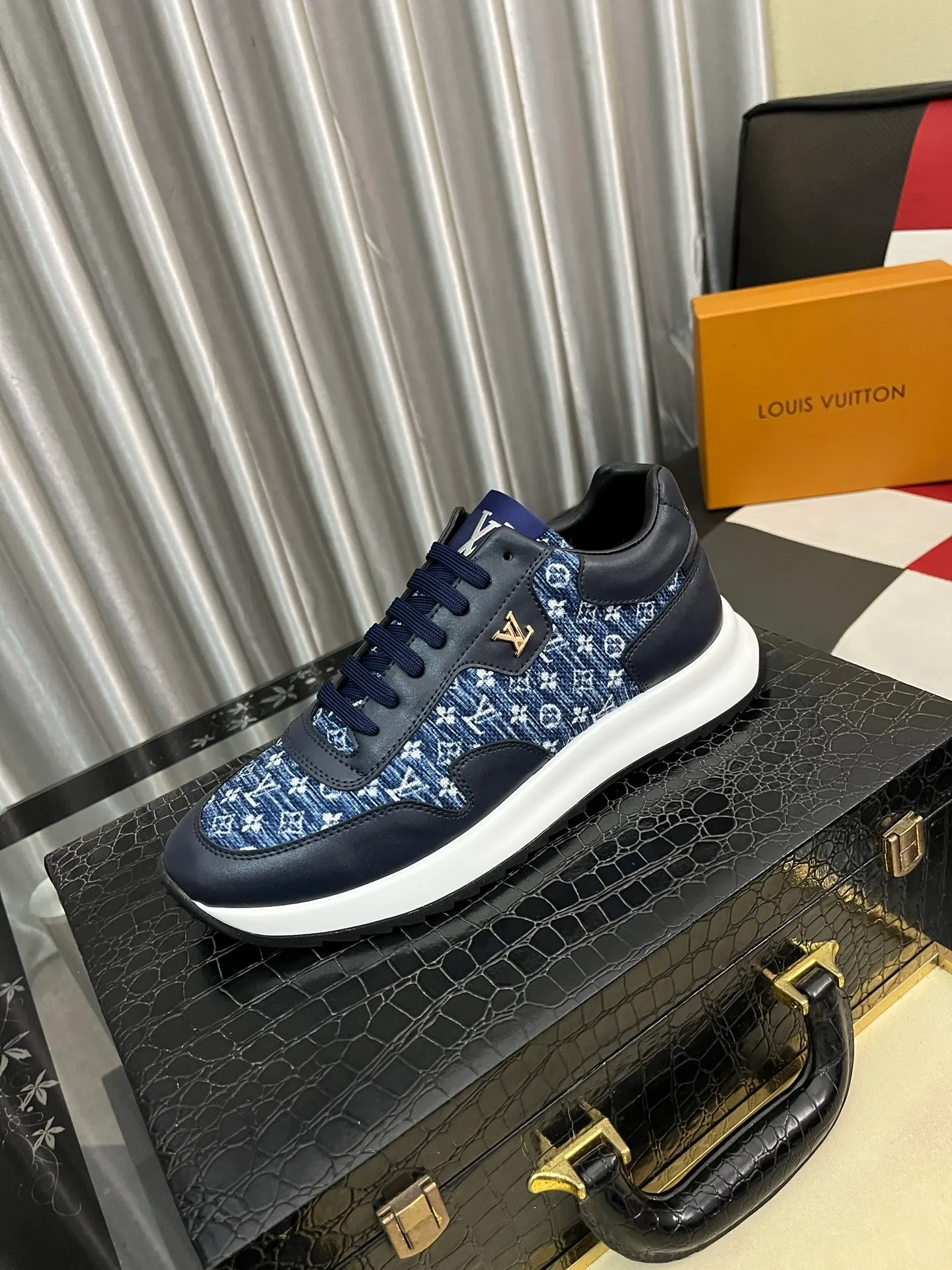 Men's shoes 💰438⌚️⌚️LV Louis Vuitton. The latest fashionable casual shoes are popular in physical stores. New spring and summer comfortable imported custom original cowhide, unique jacquard fabric element design. With sheepskin lining, Lv original bottom, [sun][sun] high-end packaging and high quality💪Details determine the quality, you can enter and exit the counter at will, welcome to compare🇮🇹Number of sizes 38-443️⃣Color options available